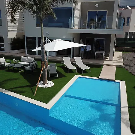 Luxury - Oasis Tucan ***** *