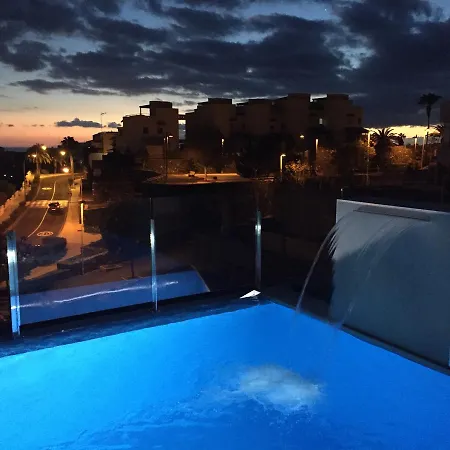 Luxury - Oasis Tucan ***** *