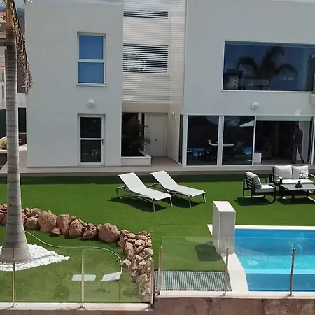 Luxury - Oasis Tucan ***** * أذيخي