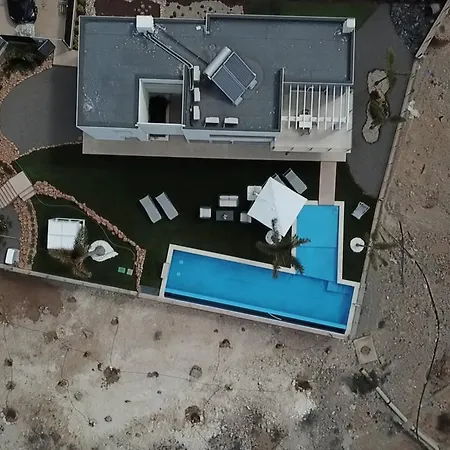 فيلة Luxury - Oasis Tucan ***** أذيخي