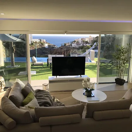 Luxury - Oasis Tucan ***** * أذيخي