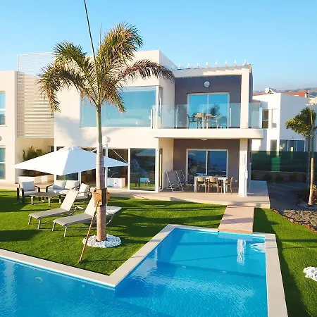 Luxury - Oasis Tucan ***** * أذيخي