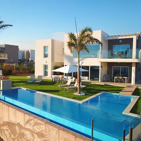 Luxury - Oasis Tucan *****